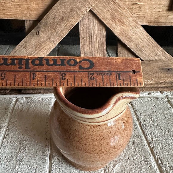 Handmade pottery signed Small Pitcher Creamer/Syrup (45) - Picture 4 of 5